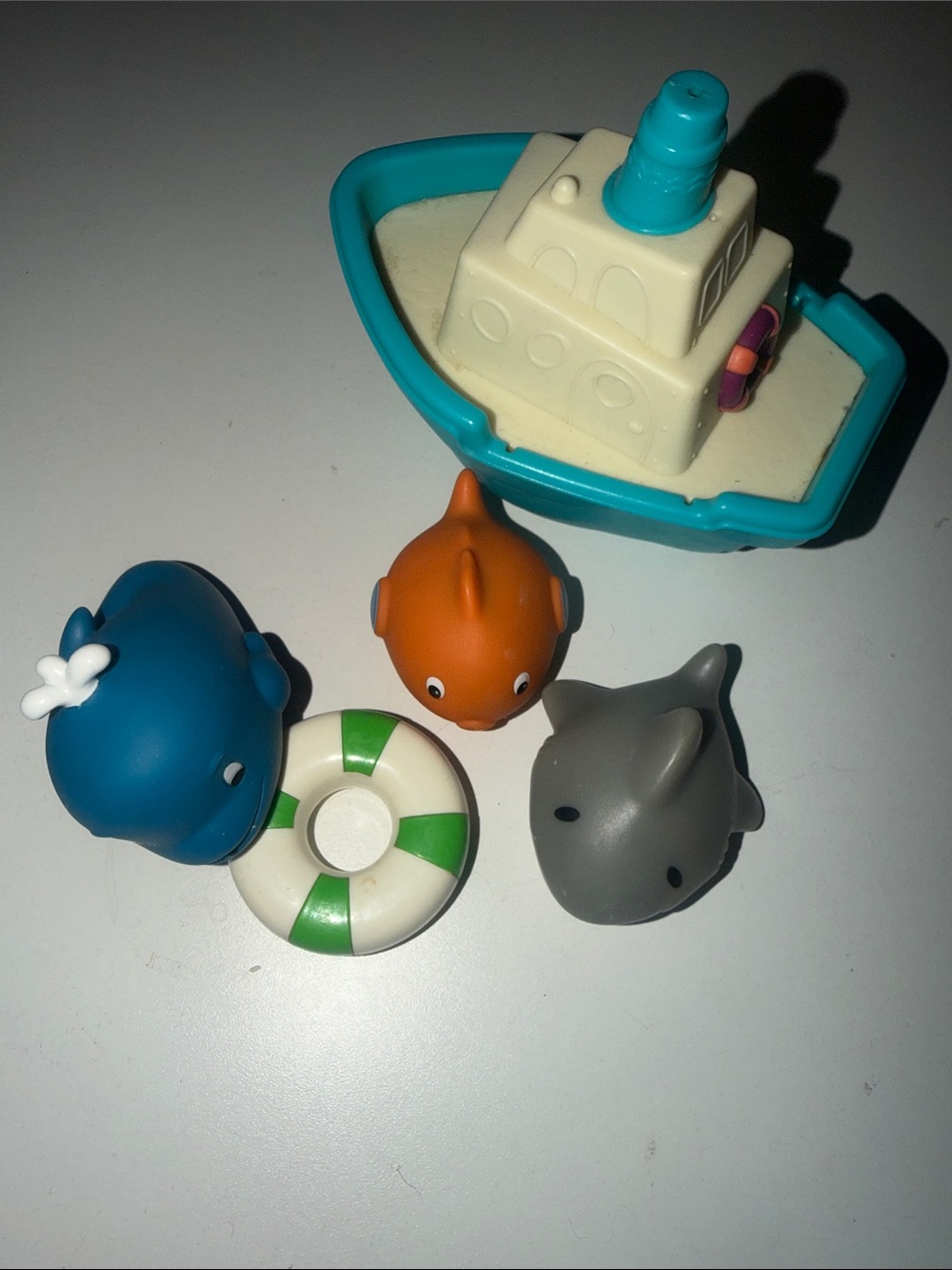 Blue & Cream Toy Boat with Teal Trim and 3 Bath Animal Figures